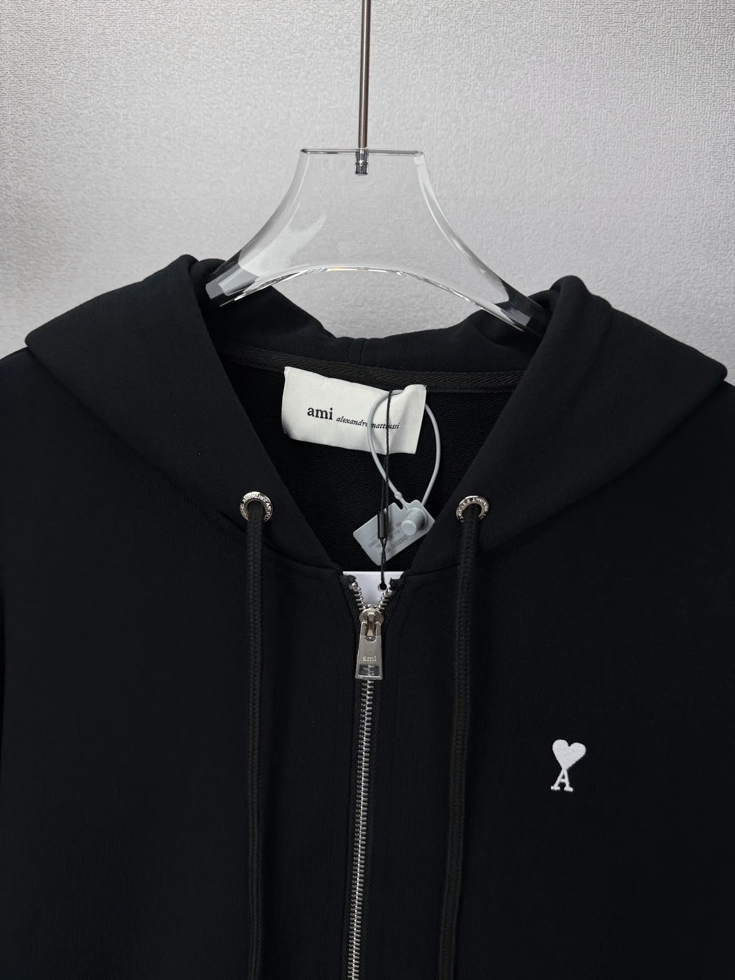 (top version) Ami 2026 New Arrival chest embroidery🪡Love couple style hooded zipper jacket🔥High version🔥High version🔥Original fabric Digital direct printing technology Internet celebrity Same Style High version High Quality😘😘The fabric is made of 430g double-strand pure cotton terry material. It feels very comfortable, fashionable and personalized. It is a super Versatile and good-looking jacket. Very suitable for both men and women. A must-have item for everyone. Packaging, tag, collar label, washed wheat, complete 👍 Color: Black Size: S-XL